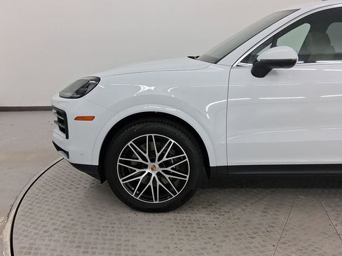 New 2026 Porsche Cayenne image 21