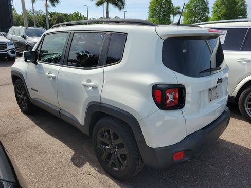 Used 2018 Jeep Renegade Altitude FWD image 4