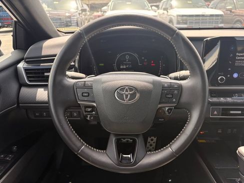 Used 2025 Toyota Camry SE FWD image 13