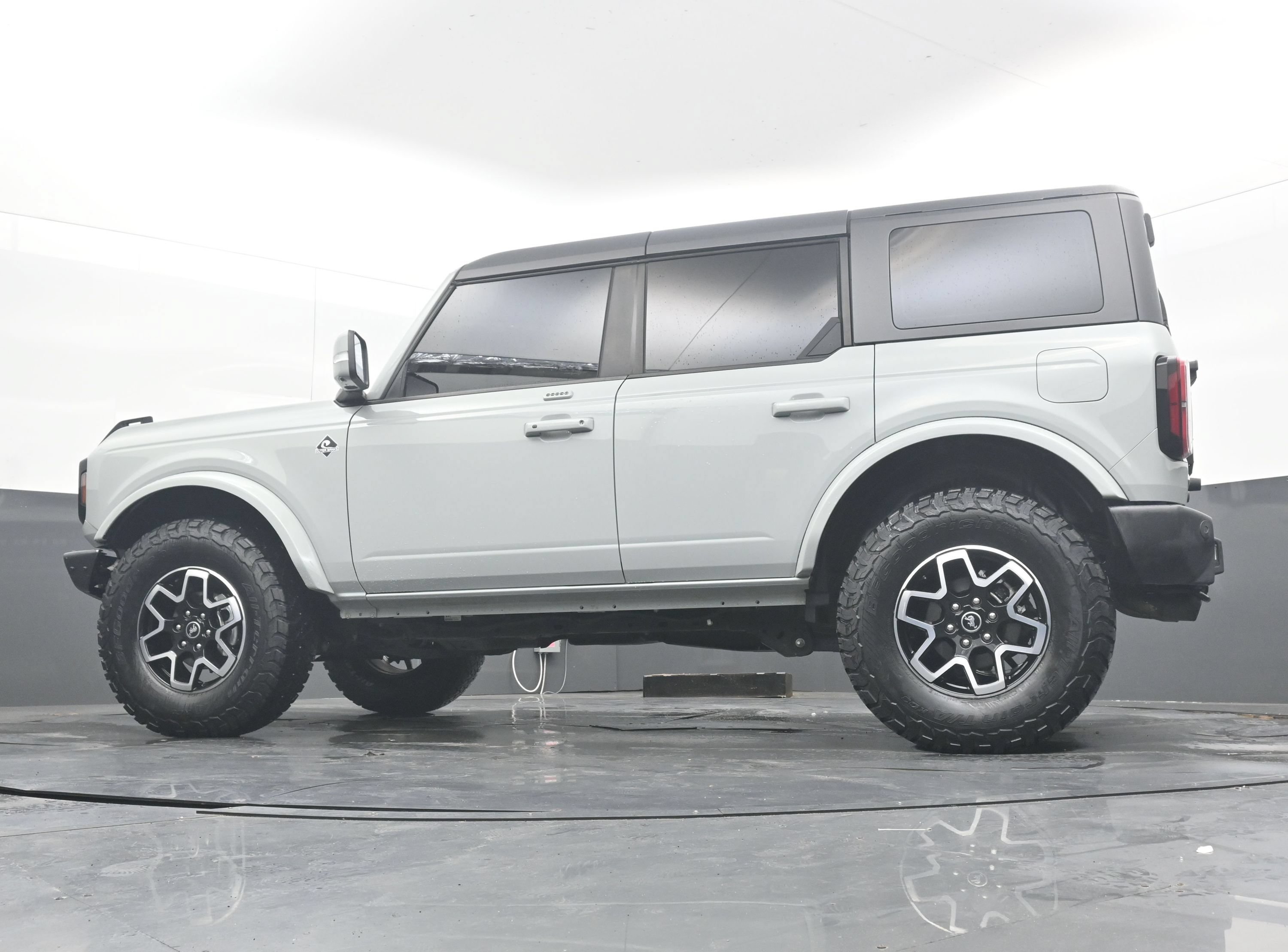 Used 2023 Ford Bronco Outer Banks AWD/4WD image 25