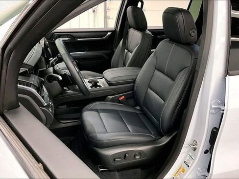 Used 2026 GMC Acadia Elevation w/ Elevation Premium Package AWD/4WD image 24