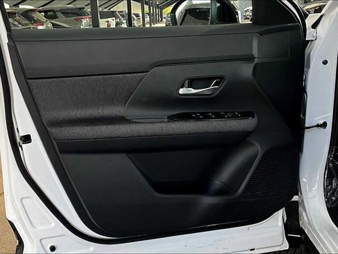 New 2026 Nissan Kicks SV image 13