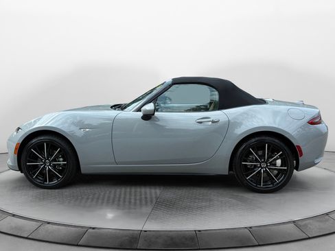 Used 2025 MAZDA MX-5 Miata Grand Touring w/ Weather Package RWD image 4