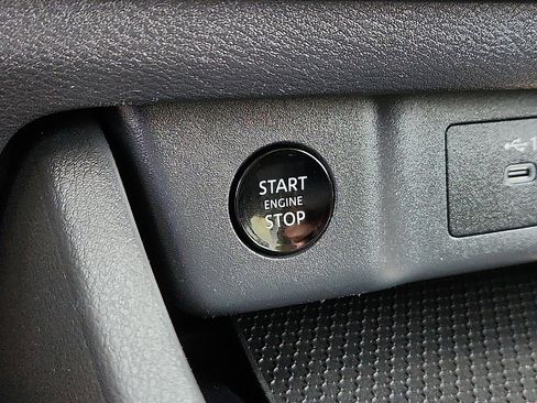 Used 2024 Nissan Rogue SV image 13