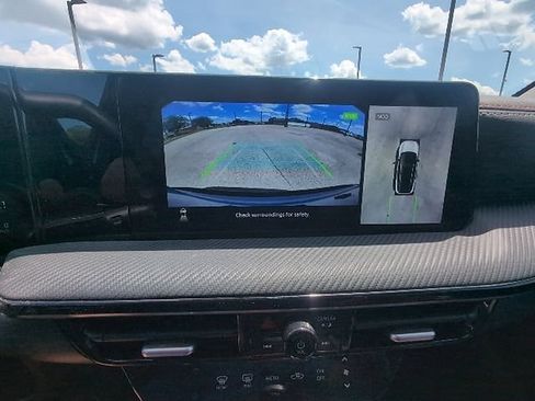 Used 2025 Nissan Kicks SR AWD/4WD image 16