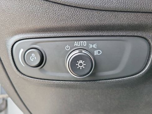 Used 2018 Chevrolet Equinox LT image 21