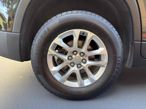 Used 2019 Chevrolet Traverse LT image 18