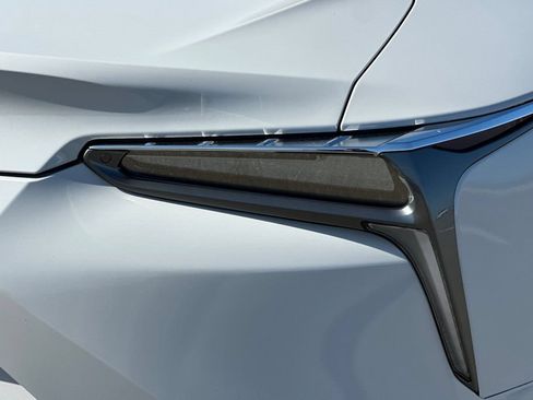 Used 2018 Lexus LC 500 Coupe w/ Touring Package RWD image 26