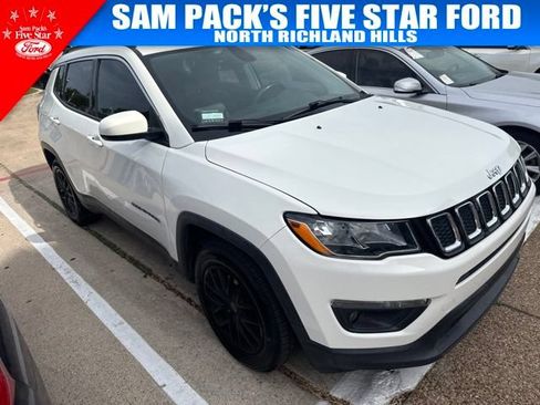 Used 2018 Jeep Compass Latitude w/ Popular Equipment Group FWD image 3