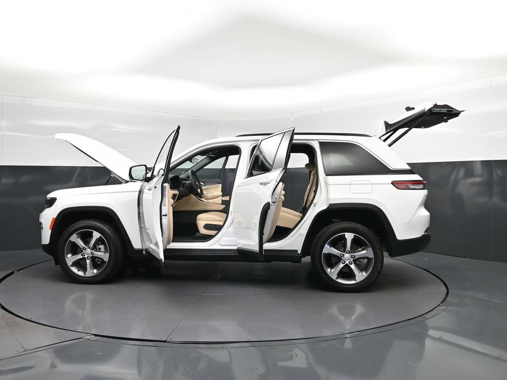 Used 2025 Jeep Grand Cherokee Limited RWD image 46