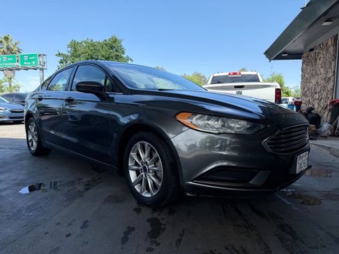 Used 2017 Ford Fusion SE FWD image 19