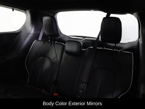 Used 2022 Chrysler Pacifica Limited w/ Uconnect Theater Family Group FWD image 10