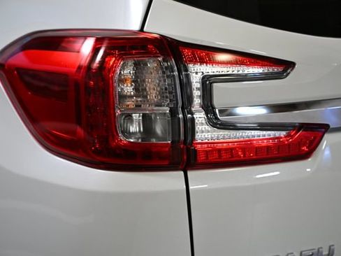 Used 2023 Subaru Ascent Limited AWD/4WD image 17