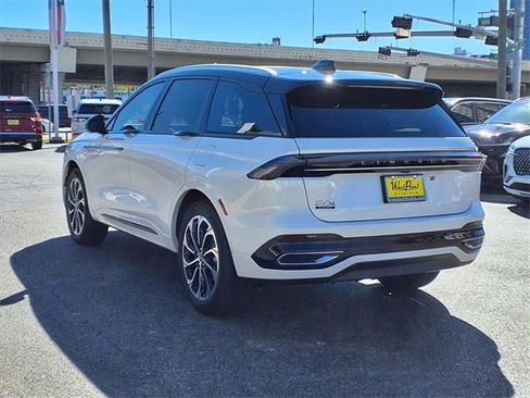 New 2026 Lincoln Nautilus Reserve image 4