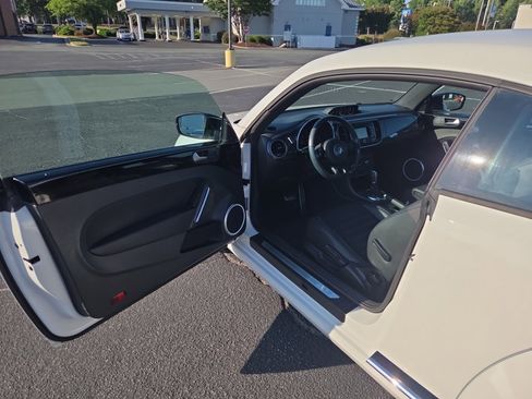 Used 2012 Volkswagen Beetle Turbo FWD image 34