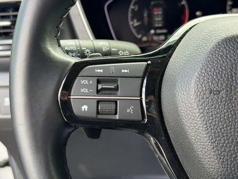 Used 2025 Honda Pilot Touring image 19
