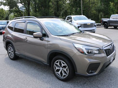 Used 2021 Subaru Forester Premium AWD/4WD image 10