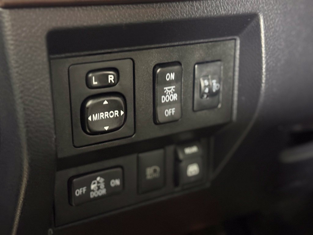 Used 2019 Toyota Tundra Limited w/ Limited Premium Package AWD/4WD image 17