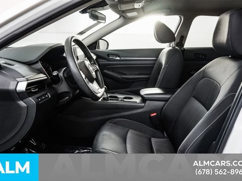 Used 2025 Nissan Altima 2.5 SV FWD image 16