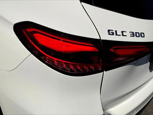 Used 2024 Mercedes-Benz GLC 300 4MATIC image 28