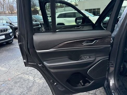 Certified 2022 Jeep Grand Cherokee Limited image 35