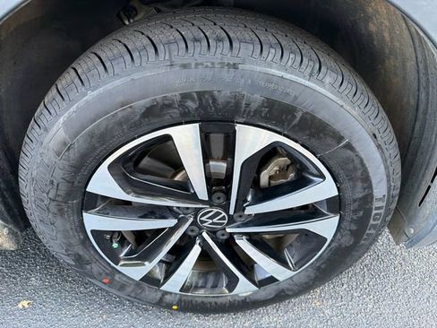 Used 2022 Volkswagen Tiguan S FWD image 12