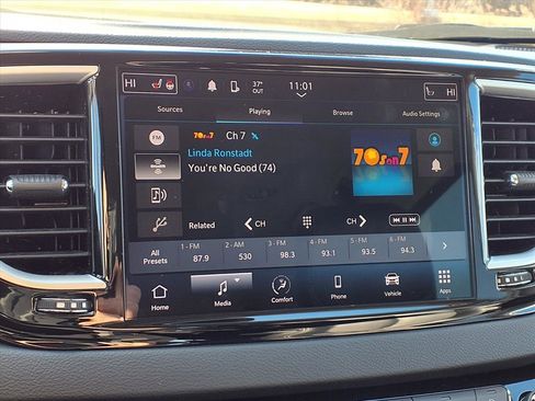 Used 2024 Chrysler Pacifica Touring-L image 6