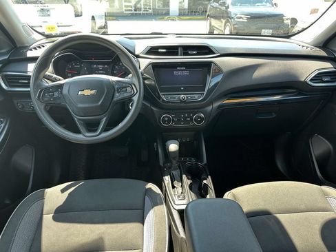 Used 2023 Chevrolet TrailBlazer LT w/ Convenience Package AWD/4WD image 11