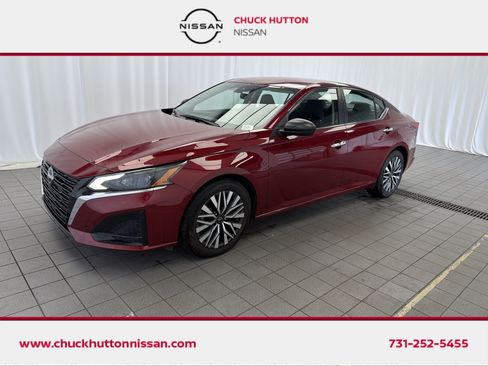 Used 2024 Nissan Altima 2.5 SV FWD image 1