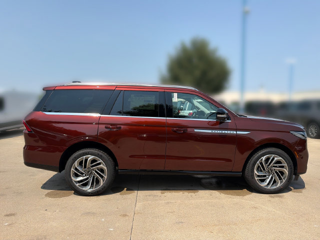 New 2027 Lincoln Navigator Reserve AWD/4WD image 3