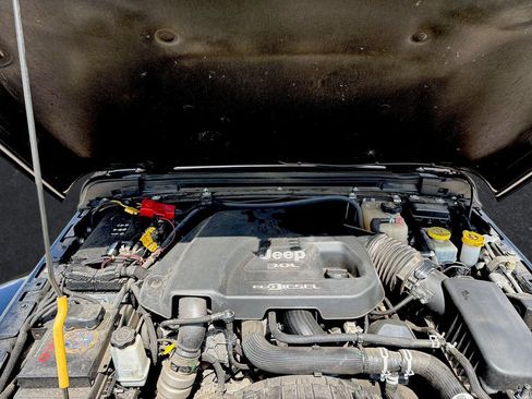 Used 2021 Jeep Wrangler Unlimited Sahara AWD/4WD image 14