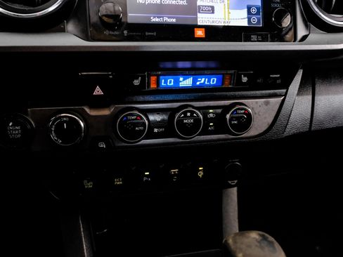 Used 2017 Toyota Tacoma TRD Off-Road AWD/4WD image 21