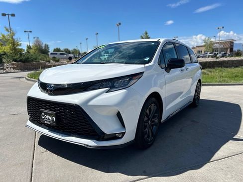 Used 2026 Toyota Sienna XSE FWD image 3