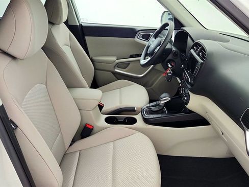 Used 2025 Kia Soul LX FWD image 23