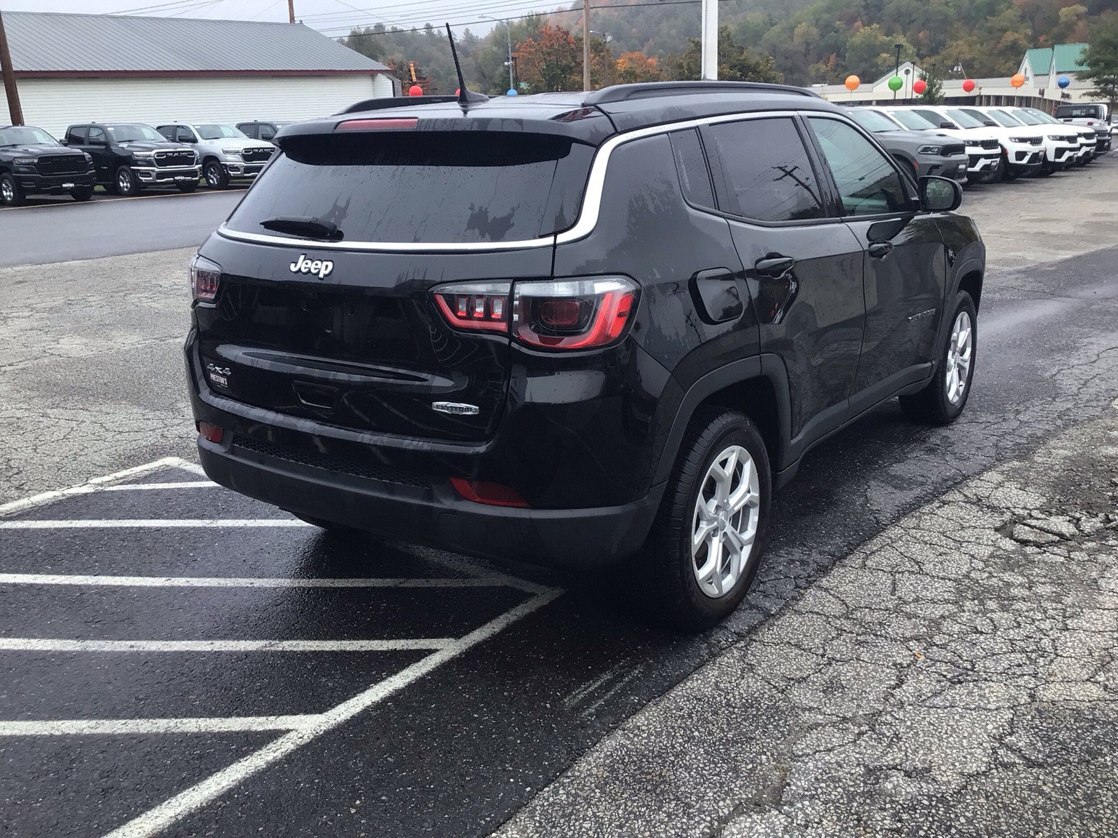Used 2024 Jeep Compass Latitude AWD/4WD image 6