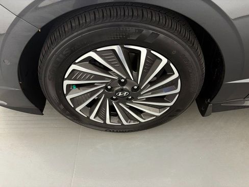 Used 2025 Hyundai Sonata Limited image 11