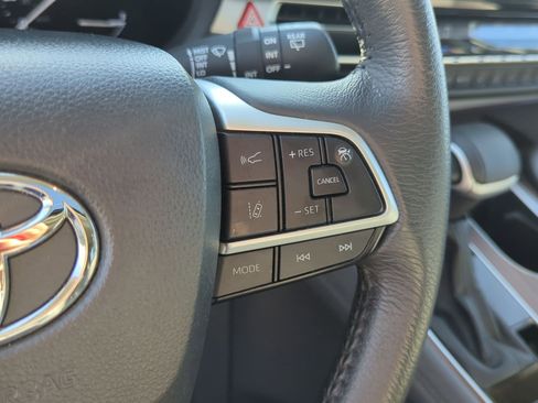 Used 2024 Toyota Sienna XLE image 20