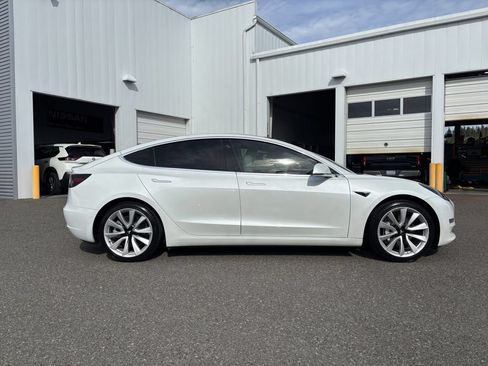 Used 2020 Tesla Model 3 Standard Range Plus RWD image 8