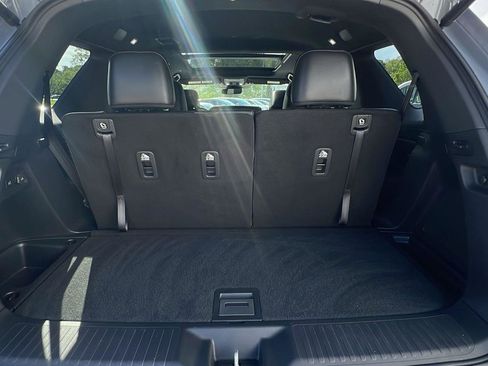 Certified 2025 Honda Pilot Black Edition image 17