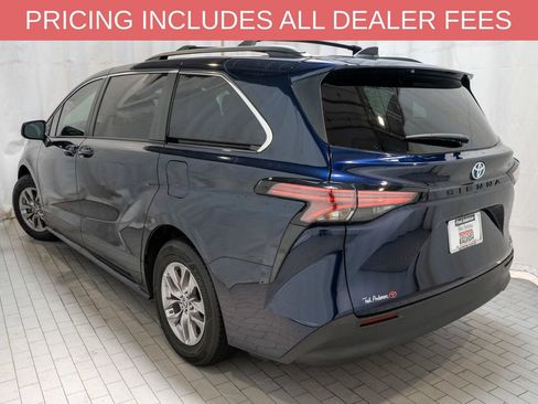 Used 2022 Toyota Sienna LE FWD image 3