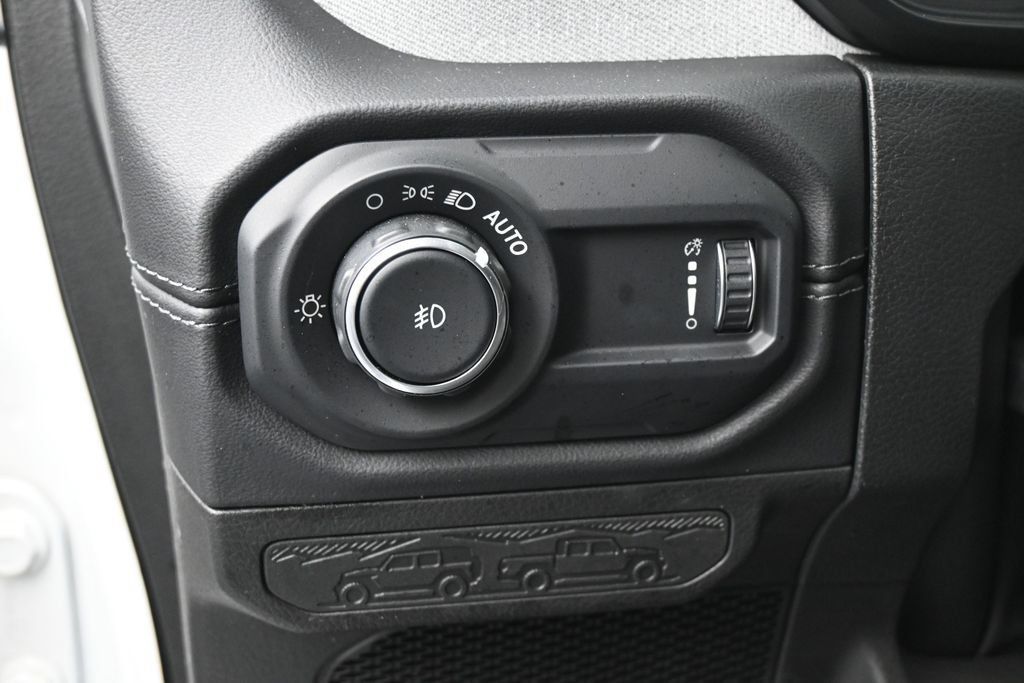 Used 2024 Jeep Wrangler Unlimited Sahara w/ Safety Group AWD/4WD image 16