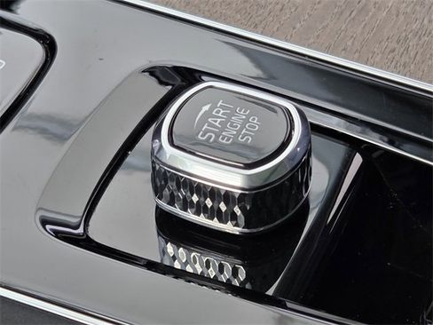 Certified 2025 Volvo XC90 B6 Plus image 37