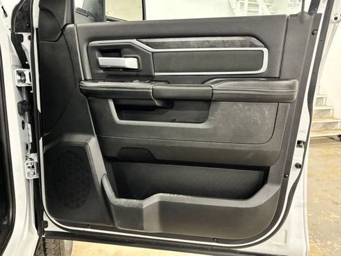 Used 2024 RAM 2500 Big Horn AWD/4WD image 23