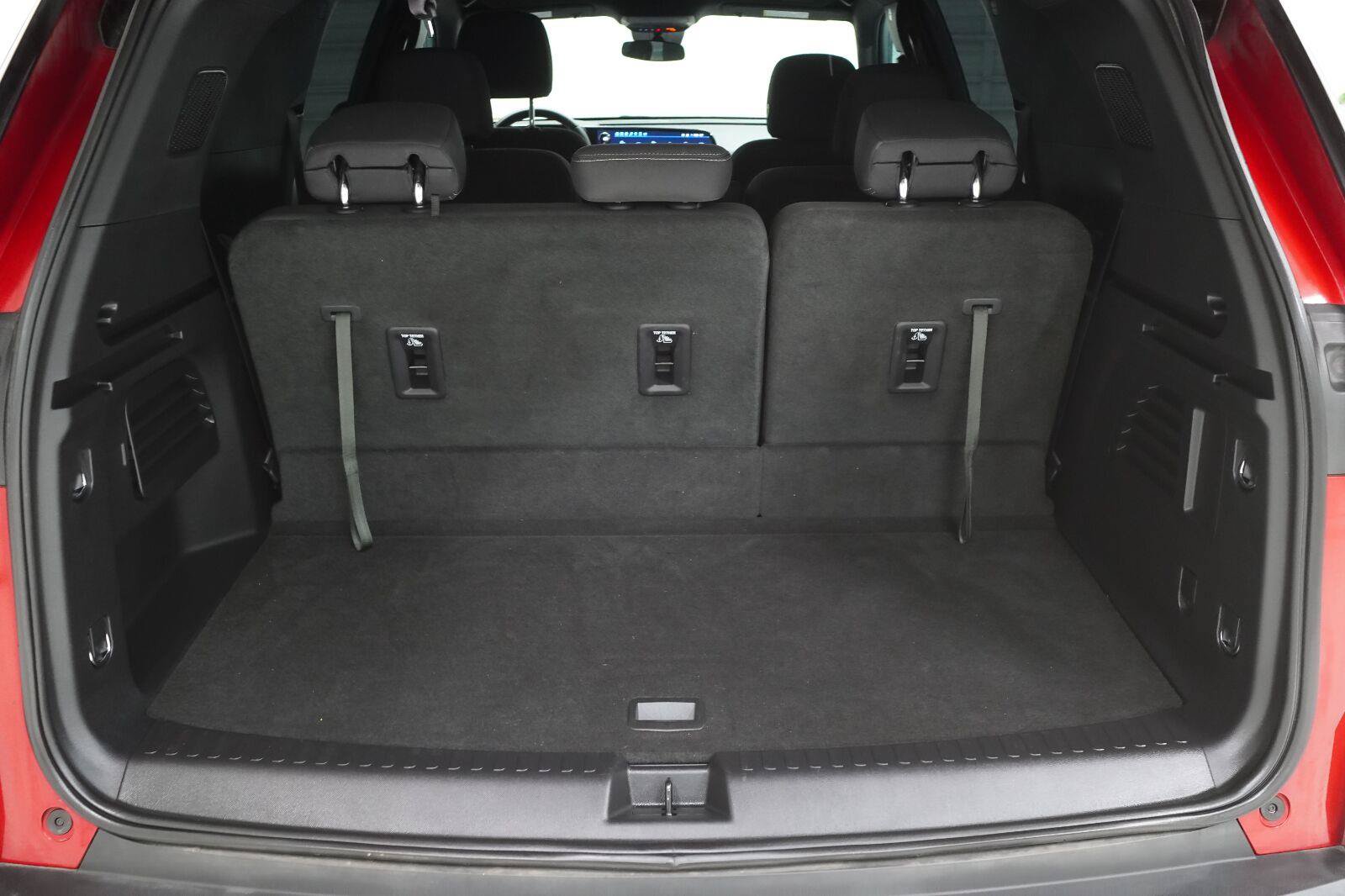 Used 2025 Chevrolet Traverse LT w/ Driver Confidence Package FWD image 28