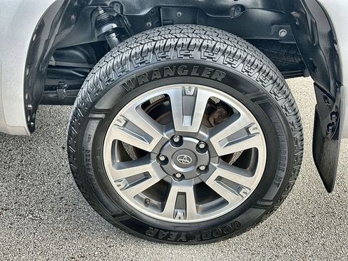 Used 2018 Toyota Tundra Platinum image 33