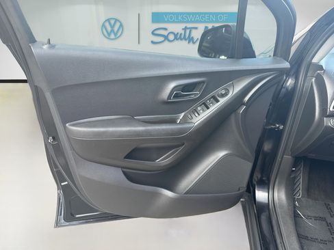 Used 2019 Chevrolet Trax LS FWD image 19