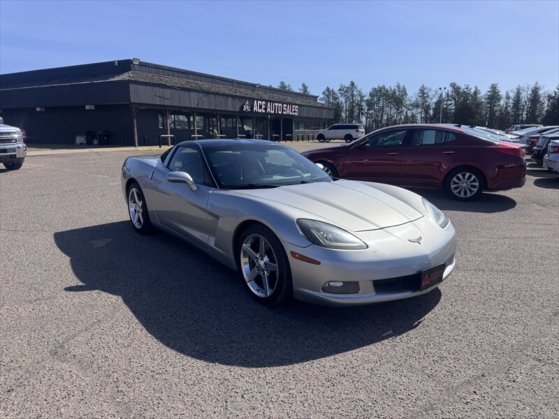 Used 2005 Chevrolet Corvette Coupe w/ Preferred Equipment Group RWD image 2