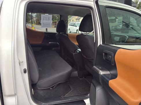 Used 2017 Toyota Tacoma SR5 image 26