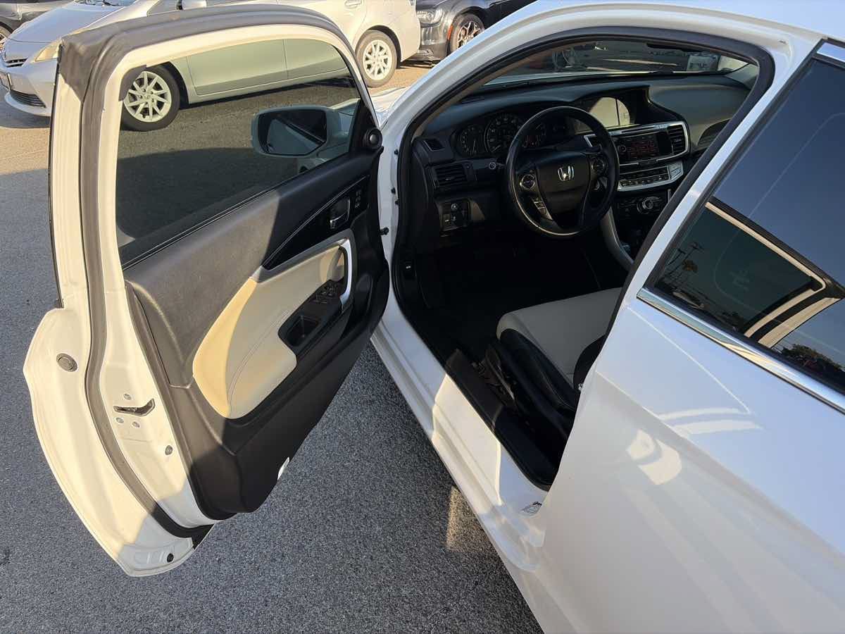 Used 2015 Honda Accord EX-L image 6