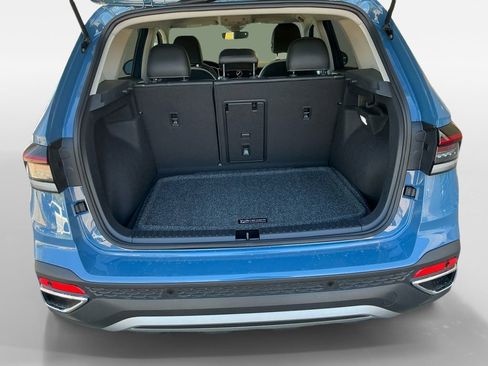 New 2025 Volkswagen Taos SE image 16